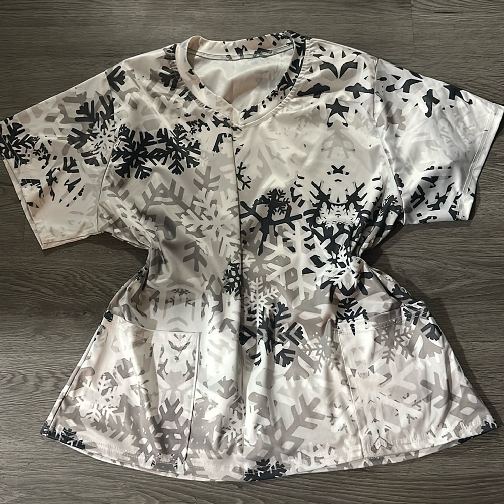Black And White Snowflakes Scrub Top ❄️